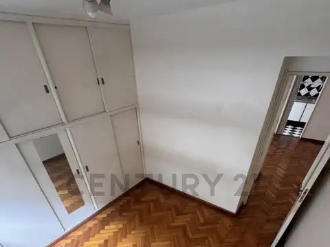 TRES SARGENTOS 400, Piso 4