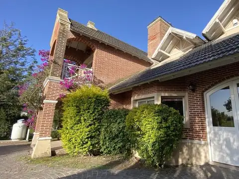 Casa 5 ambientes con 3 baños