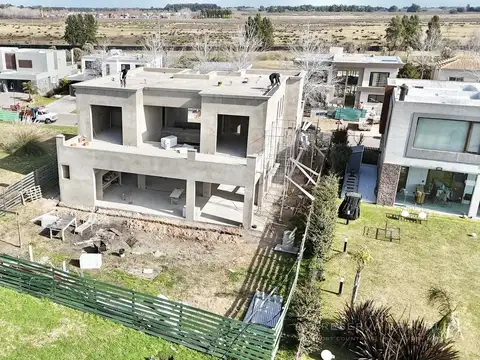 Casa en Venta al Este