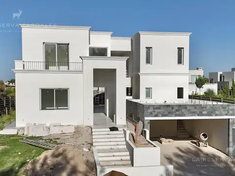 Casa 5 ambientes con 4 baños