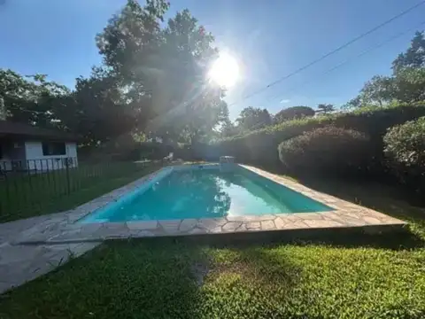 Casa en Venta en Los Robles del Monarca, USD 160.000