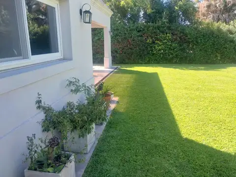Casa en Alquiler Temporal con 6 cocheras