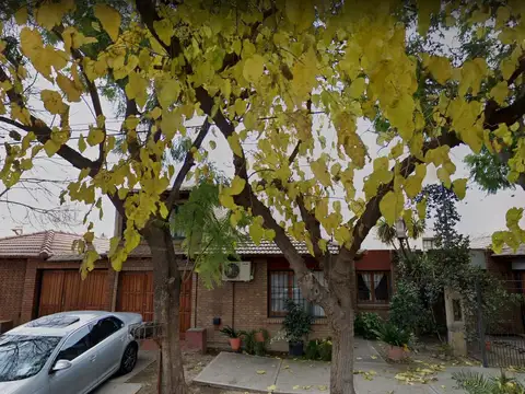 HAUSER VENDE EXCELENTE CASA EN LAS HERAS