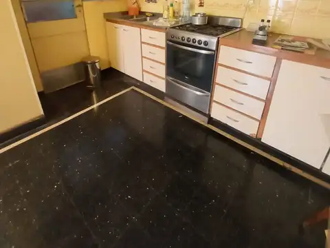 Venta Casa de Pasillo 3 Dormitorios Barrio Abasto Cochabamba 1800