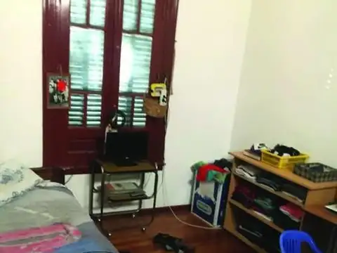 VENTA CASA PARQUE AVELLANEDA CON LOCAL Y DEPTO