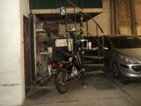 EN VENTA EN CIUDADELA GALPON DE TECHO TINGLADO, ELEVADOR DE VEHICULOS MUY BUEN ESTADO - FICHA 6200