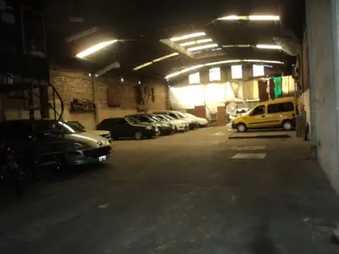 EN VENTA EN CIUDADELA GALPON DE TECHO TINGLADO, ELEVADOR DE VEHICULOS MUY BUEN ESTADO - FICHA 6200