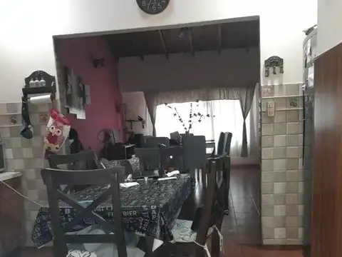 Casa en Venta con 3 cocheras