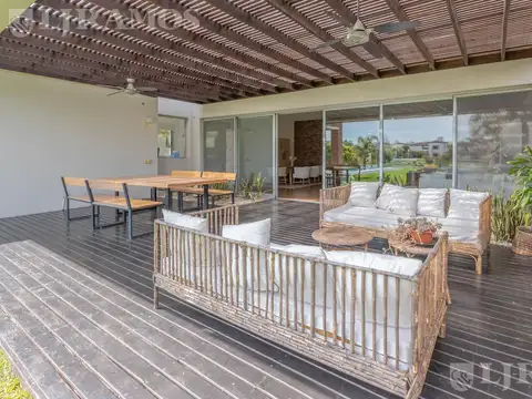 Casa 6 ambientes con 3 baños