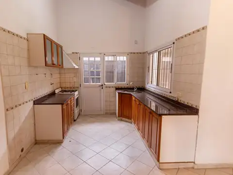Casa 5 ambientes con 3 baños