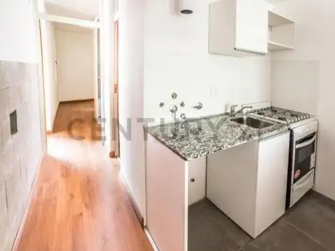 Venta departamento un dormitorio Pichincha con balcón en con