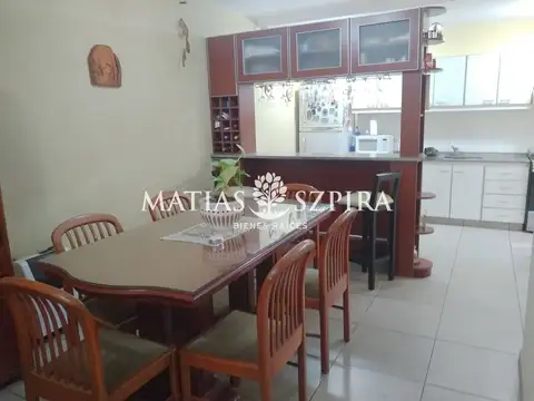 Casa 4 ambientes con 2 baños