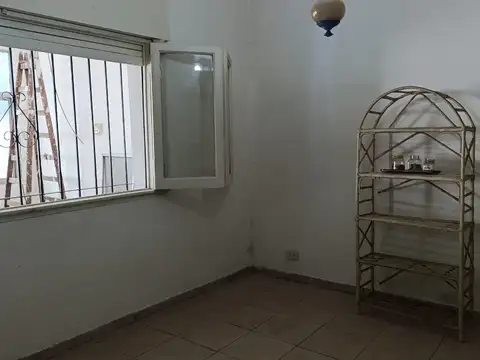 VENTA CASA 3 AMBIENTES EN CASTELAR-PERMUTA