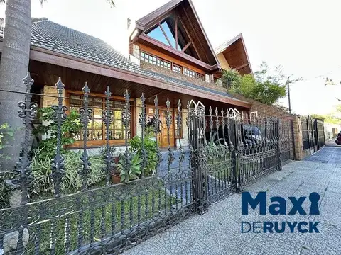 Calle Pacífico Díaz al 3300 entre Roca y Blanco