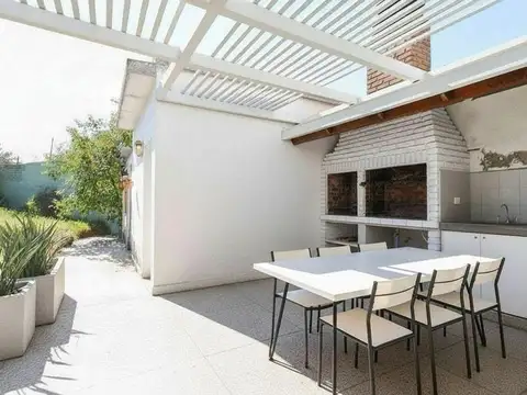 VENTA CASA 4 AMBIENTES A REFACCIONAR VILLA LYNCH