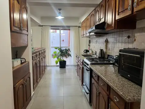 Casa 7 ambientes con 2 baños