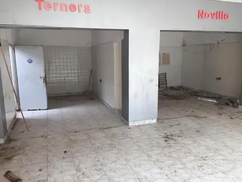 Excelente Local Comercial sobre Bv Saenz Peña