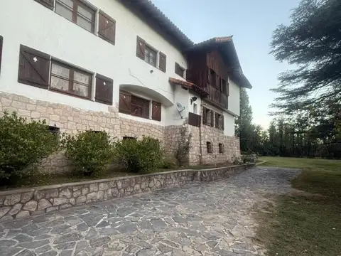 HERMOSO HOTEL DE ESTILO ALEMÁN CON GRAN PARQUE