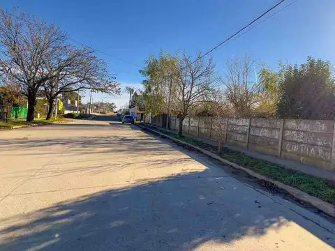 VENTA CASA A RECICLAR CON AMPLIO LOTE TANDIL