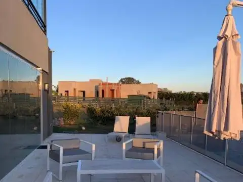 Casa 6 ambientes con 3 baños