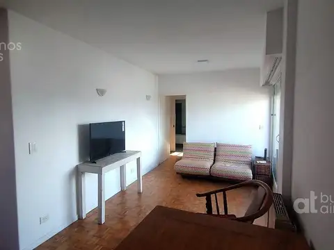 Paseo Colon al 1000, y Carlos Calvo