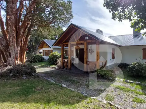 Casa en Venta con 3 cocheras