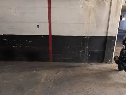 COCHERA AMPLIA EN VENTA-MICROCENTRO