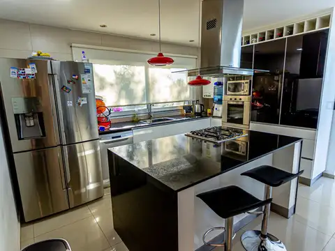 Casa en Venta en Puerto Roldan, USD 380.000