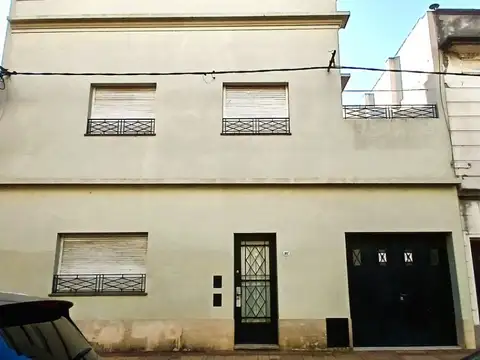 Casa 3 dorm y cochera - Zona 64 y 11