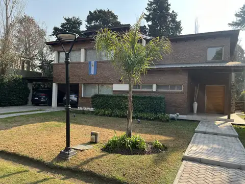 Casa en Venta -  Roldan - Barrio Privado ,  El Cielo - 4 Dormitorios- Quincho - Pileta
