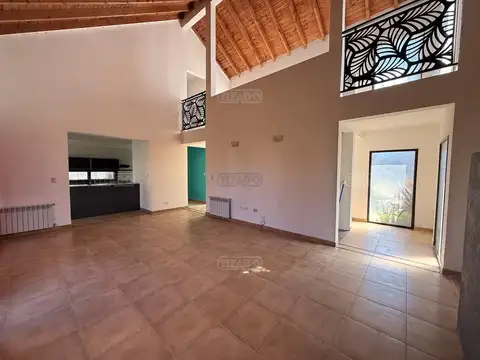 Casa 5 ambientes con 4 baños