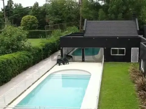 Venta Casa 4 Dormitorios Parque Leloir Pileta 1667 m2