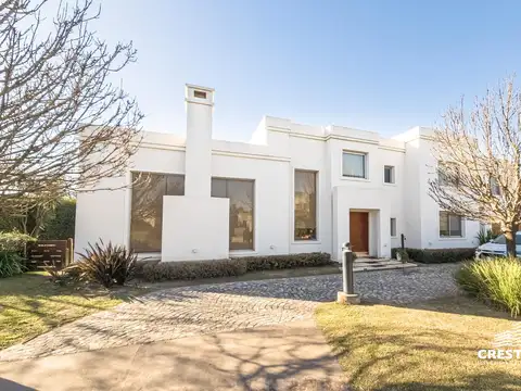 Venta casa 5 dormitorios Kentucky Club de Campo barrio privado