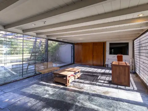 Casa 8 ambientes con 6 baños