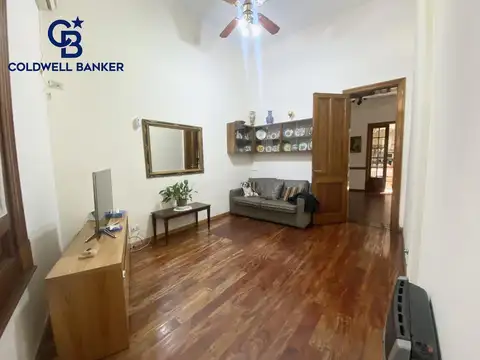Casa 8 ambientes con 4 baños