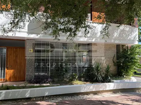 Depto Tipo Casa en Alquiler de 4 ambientes