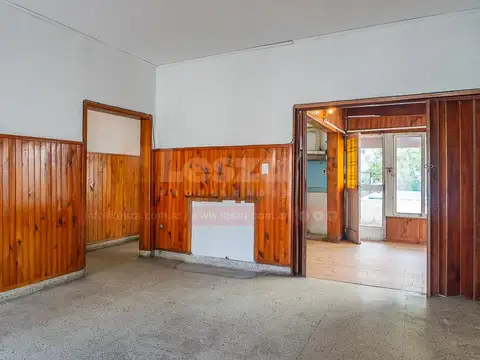 Casa 4 ambientes con 2 baños