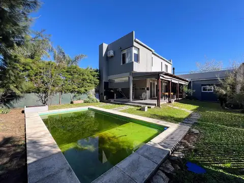 VENTA - Casa De 2 Dormitorios Con Cochera Doble Y Pileta. Tierra De Sueños 3, Roldán.