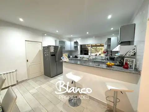 Casa 5 ambientes con 3 baños
