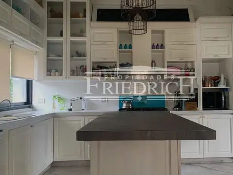 Casa 4 ambientes con 4 baños