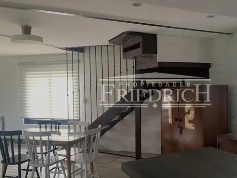 Casa en Alquiler con 2 cocheras