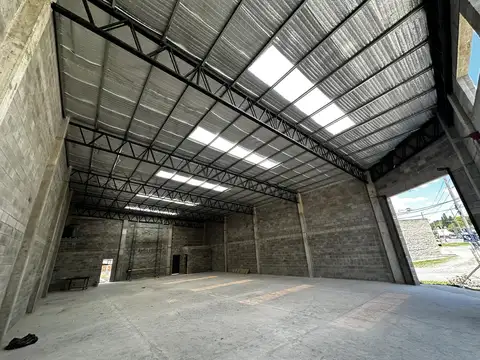 Deposito / Local Comercial 350m², Ruta 25 Esquina Los Pinos.