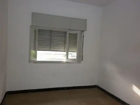 Casa de 2 dormitorios, a reciclar, Darregueira 791, metros Avenida Sorrento.