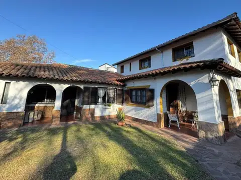 Venta casa estilo colonial en Bella Vista