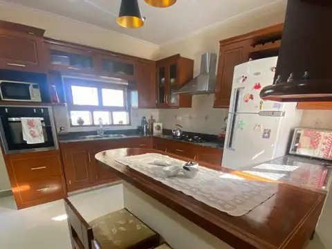 Exc.casa 4 dorm c/gge/qcho/adasor/jardin calle Orán Tipal