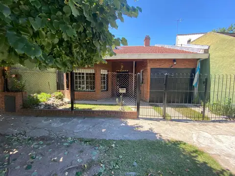 EN VENTA HERMOSA CASA DE 4 AMBIENTES EN EXCELENTE UBICACIÓN A METROS DE AV. MARQUEZ - FICHA