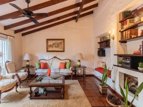 Casa de 4 ambientes con local en planta baja en Villa Real, Villa Devoto