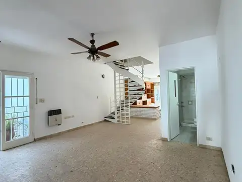 Casa 6 ambientes con 2 baños