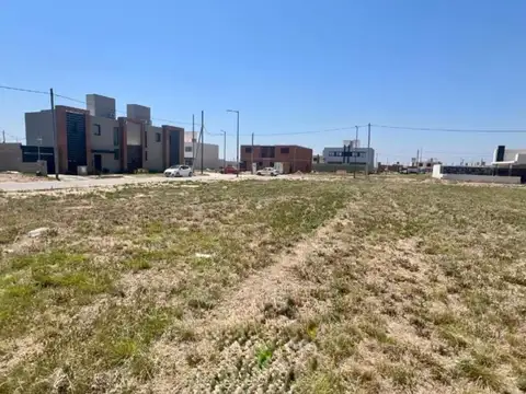 VENTA LOTE 300M2 APTO DUPLEX CAMPOS DE MANANTIALES