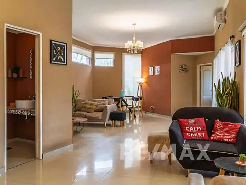 Casa en Venta con 6 cocheras